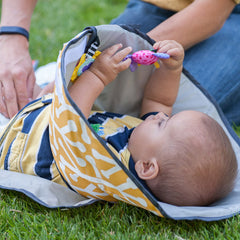 SNOOFYBEE Clean Hands Changing Pad<br/>三合一攜帶式嬰兒折疊尿布墊 - 黃色箭頭