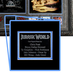 Jurassic World Stage Prop + Autographed Photos<br/>侏儸紀世界拍片道具 + 演員簽名 - Shark Tank Taiwan 