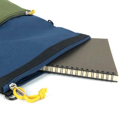 MARMANSK Lovozero<br/>超薄輕便摺疊隨身側背包 - Blue & Green